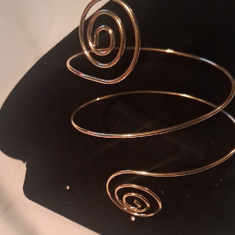Gold Spiral Wire Bracelet - Picture 2 of 7
